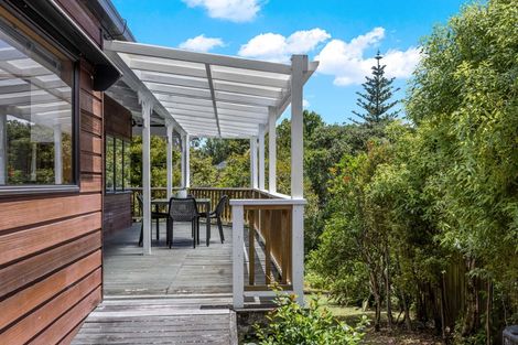 Photo of property in 28 Pohutukawa Avenue, Red Beach, 0932