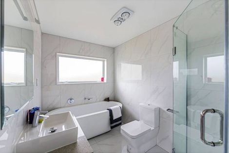 Photo of property in 48 Resolution Drive, Gulf Harbour, Whangaparaoa, 0930