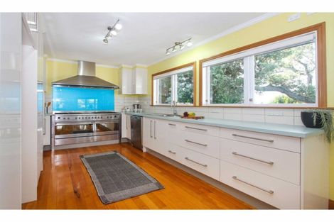 Photo of property in 24 Howard Road, Northcote, Auckland, 0627