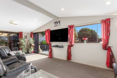 Photo of property in 16 Karaka Grove, Raumati Beach, Paraparaumu, 5032