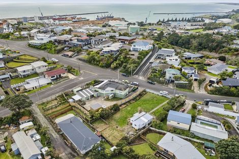 Photo of property in 3 Scott Street, Moturoa, New Plymouth, 4310