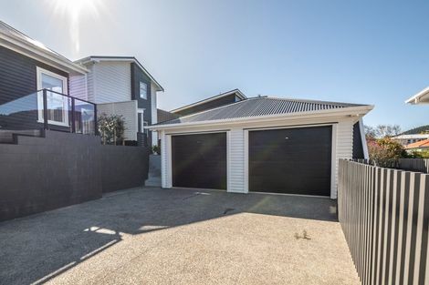 Photo of property in 27e Ranui Terrace, Tawa, Wellington, 5028