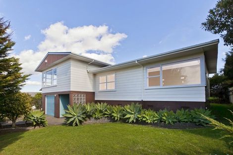 Photo of property in 27 Mcbreen Avenue, Northcote, Auckland, 0627