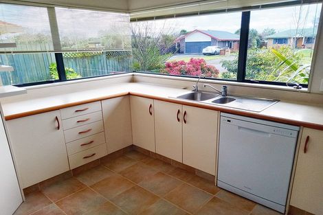 Photo of property in 33 Admiral Crescent, Flagstaff, Hamilton, 3210