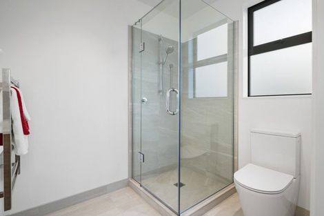 Photo of property in 43 Oteha Valley Road, Northcross, Auckland, 0632