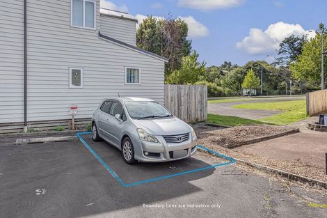 Photo of property in 8/30 John Jennings Drive, Oteha, Auckland, 0632