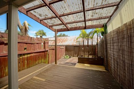 Photo of property in 5/106 West Coast Road, Glen Eden, Auckland, 0602