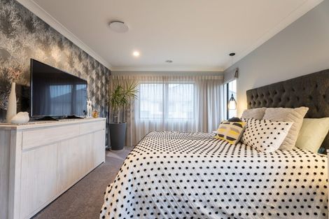 Photo of property in 13 Claverton Grove, Churton Park, Wellington, 6037