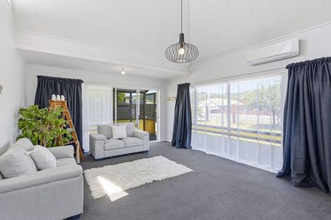 Photo of property in 2 Cypress Grove, Paraparaumu, 5032