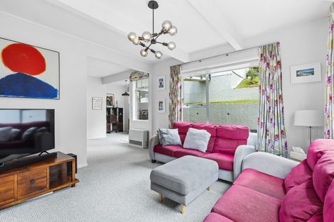 Photo of property in 17 Fortunatus Street, Brooklyn, Wellington, 6021