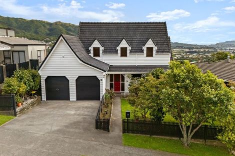 Photo of property in 64 Woodman Drive, Tawa, Wellington, 5028
