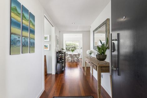 Photo of property in 2/51 Beach Road, Mellons Bay, Auckland, 2014