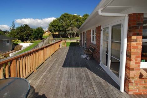 Photo of property in 1 Lauderdale Road, Birkdale, Auckland, 0626