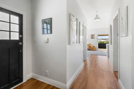 Photo of property in 3 Endeavour Street, Lyall Bay, Wellington, 6022