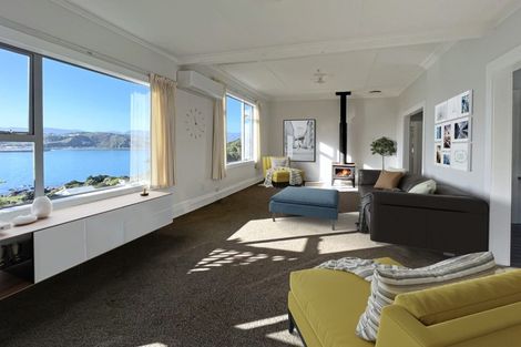 Photo of property in 24 Hungerford Road, Lyall Bay, Wellington, 6022