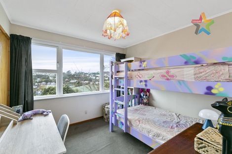 Photo of property in 10 Innes Way, Newlands, Wellington, 6037