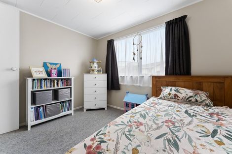 Photo of property in 23 Peppertree Glade, Kelvin Grove, Palmerston North, 4414