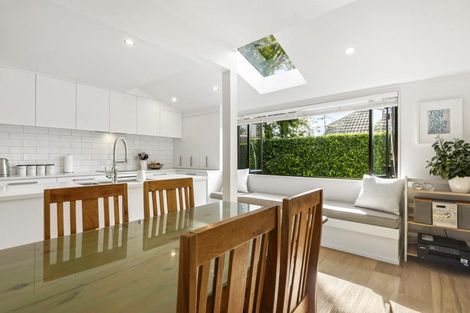 Photo of property in 2/3 Eversleigh Road, Belmont, Auckland, 0622