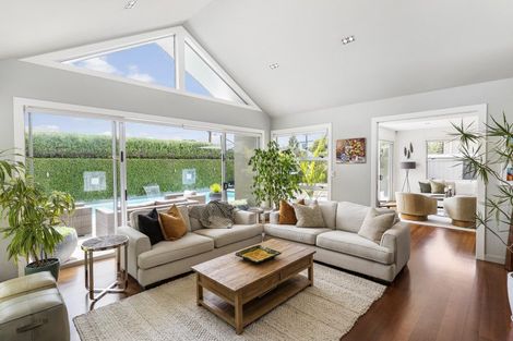 Photo of property in 2/51 Beach Road, Mellons Bay, Auckland, 2014
