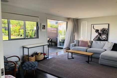 Photo of property in 560 Beach Road, Rothesay Bay, Auckland, 0630