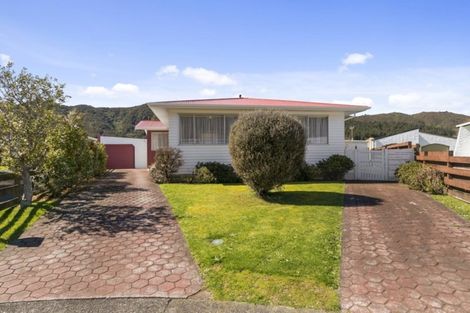 Photo of property in 7 Kew Grove, Wainuiomata, Lower Hutt, 5014