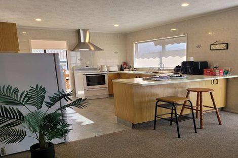 Photo of property in 27 Septimus Place, Henderson, Auckland, 0612