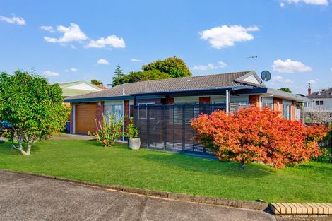 Photo of property in 52 Bodi Place, Te Atatu South, Auckland, 0610