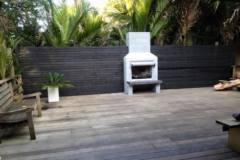 Photo of property in 24 Mahoe Road, Titirangi, Auckland, 0604