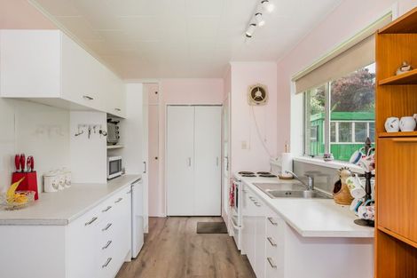 Photo of property in 1 Graham Grove, Waikanae, 5036