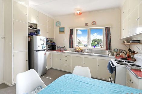 Photo of property in 5 Gloag Street, Waverley, 4510