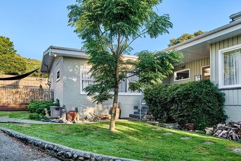 Photo of property in 70 Winara Avenue, Waikanae, 5036