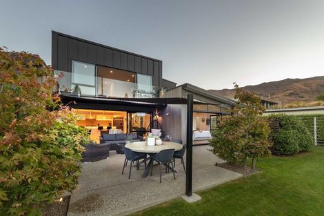 Photo of property in 5 Jessies Crescent, Wanaka, 9305