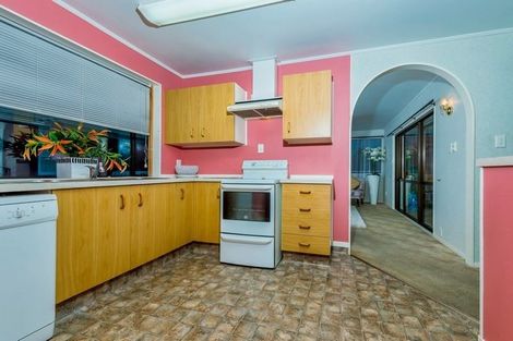 Photo of property in 27 Hassan Drive, Massey, Auckland, 0614