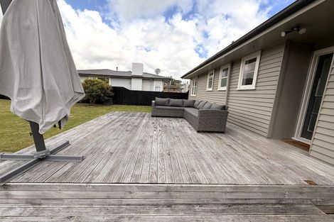 Photo of property in 25 Mokau Place, Terrace End, Palmerston North, 4410