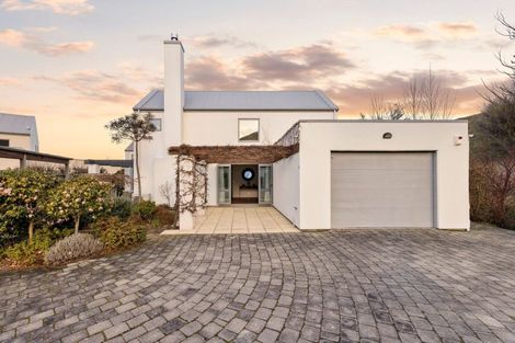 Photo of property in 13 Meadowbrook Place, Wanaka, 9305