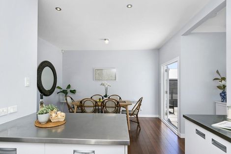 Photo of property in 114 Nevay Road, Karaka Bays, Wellington, 6022