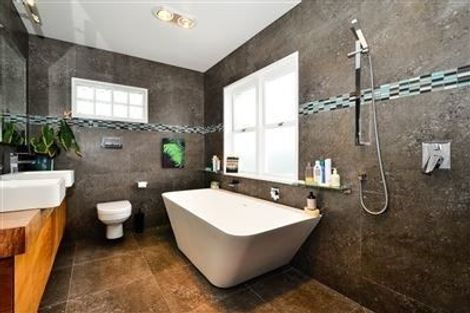 Photo of property in 148 Luckens Road, West Harbour, Auckland, 0618