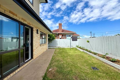 Photo of property in 77 Carruth Road, Papatoetoe, Auckland, 2025