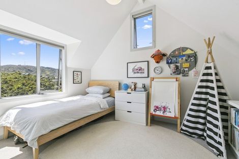 Photo of property in 12a Cavalry Close, Crofton Downs, Wellington, 6035