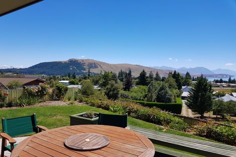 Photo of property in 3 Hamilton Drive, Lake Tekapo, 7999