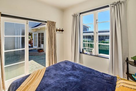 Photo of property in 135 Seaview Road, Paraparaumu Beach, Paraparaumu, 5032