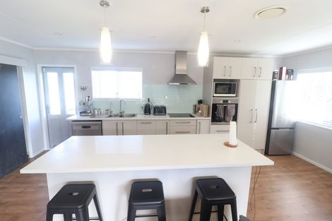 Photo of property in 7 Elizabeth Drive, West Harbour, Auckland, 0618