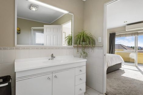 Photo of property in 1/31 Taroka Close, Pinehill, Auckland, 0632