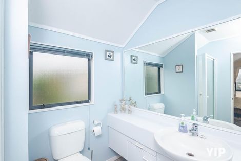 Photo of property in 132 Westchester Drive, Churton Park, Wellington, 6037