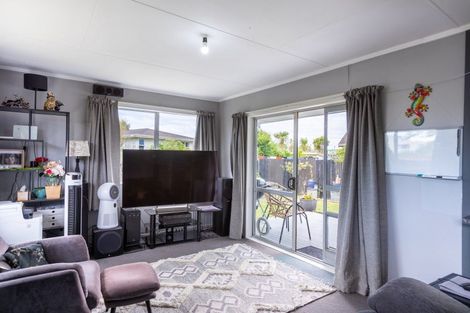 Photo of property in 90 Fergusson Street, Woodville, 4920