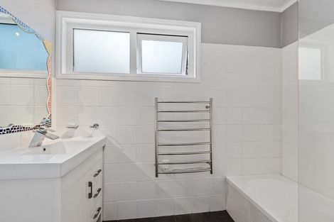 Photo of property in 9 Glenwood Avenue, Birkenhead, Auckland, 0626