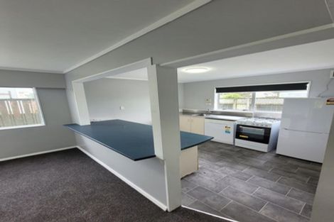 Photo of property in 15 Edgecombe Street, Newlands, Wellington, 6037