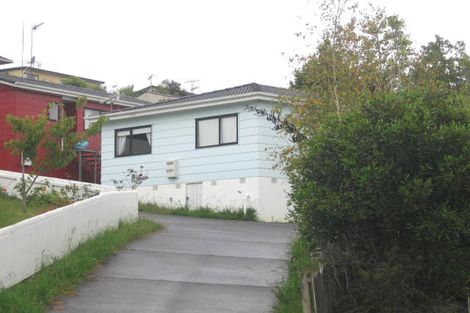 Photo of property in 2/11 Kupari Place, Totara Vale, Auckland, 0629