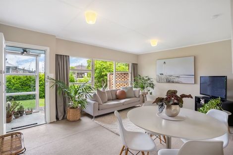 Photo of property in 2/1 Ocean View Road, Hillcrest, Auckland, 0627