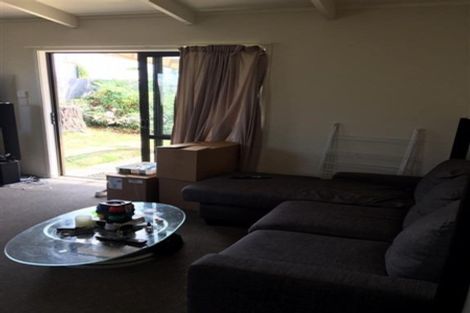 Photo of property in 17 Huruhuru Road, Massey, Auckland, 0614